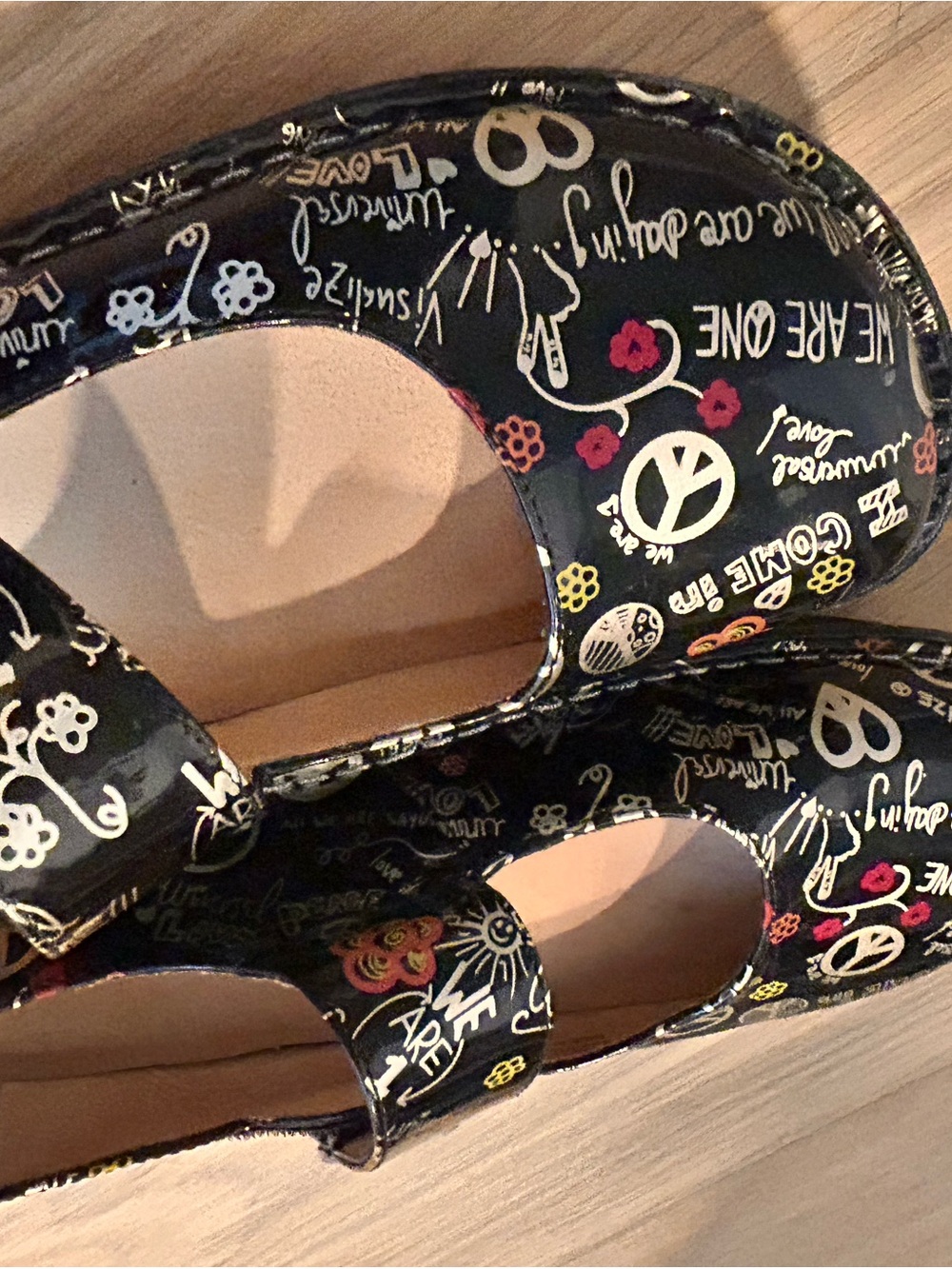 Alegria 'Peace & Love' Patent Leather Printed Paloma Mary Jane Shoes 41 US 10 - Picture 3 of 5